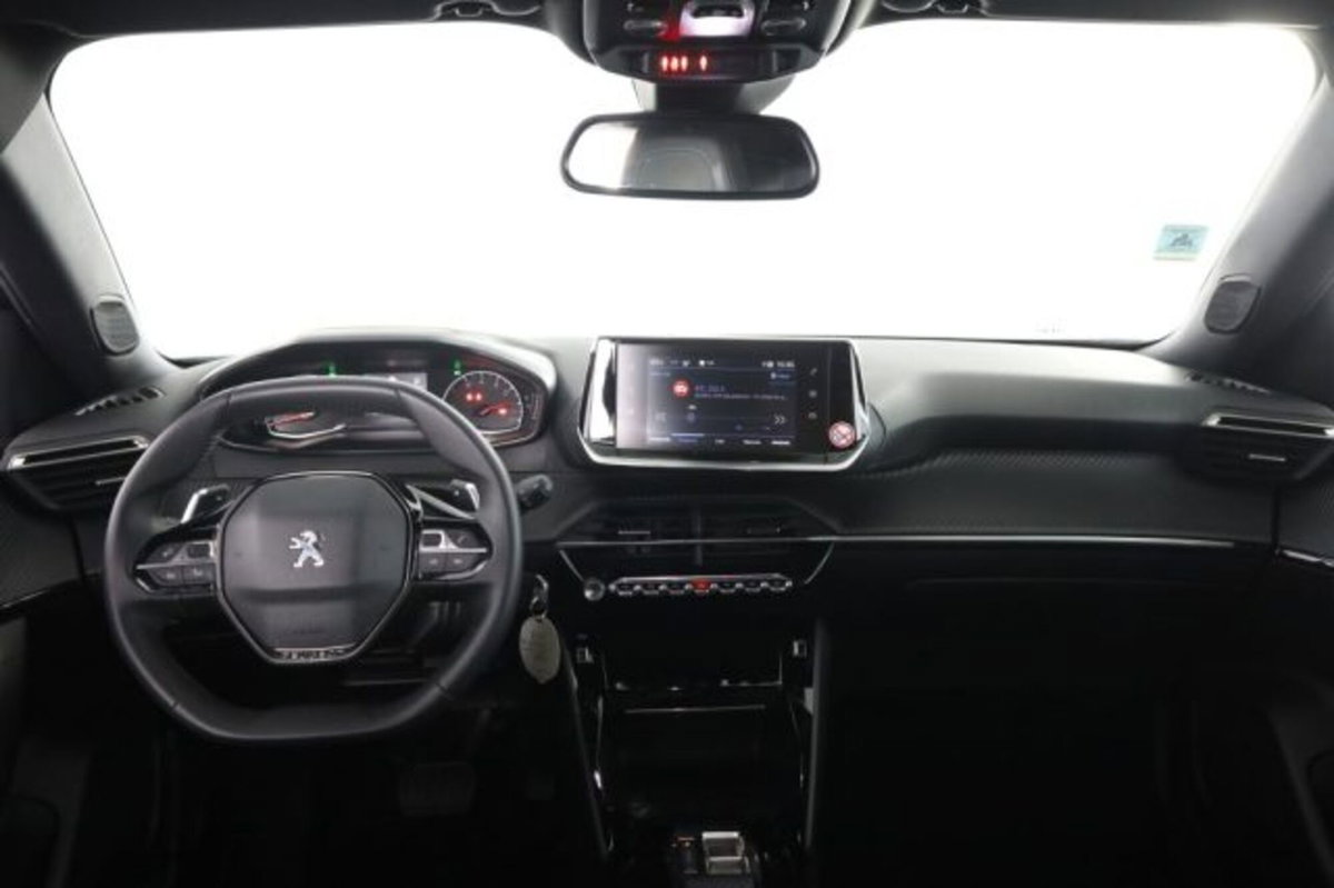 Peugeot 2008 PureTech 130 S&S EAT8 Allure Pack (4)