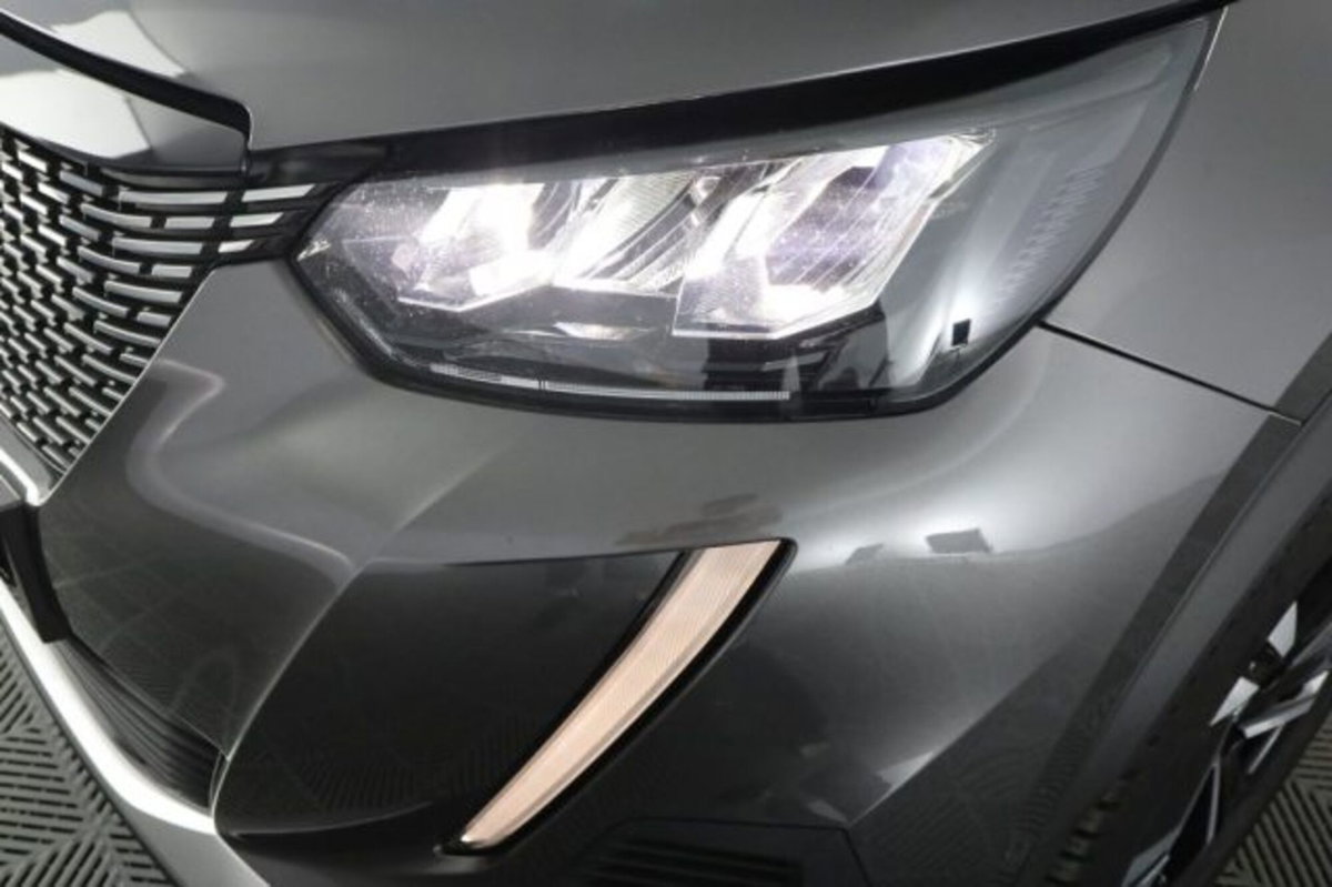 Peugeot 2008 PureTech 130 S&S EAT8 Allure Pack (9)