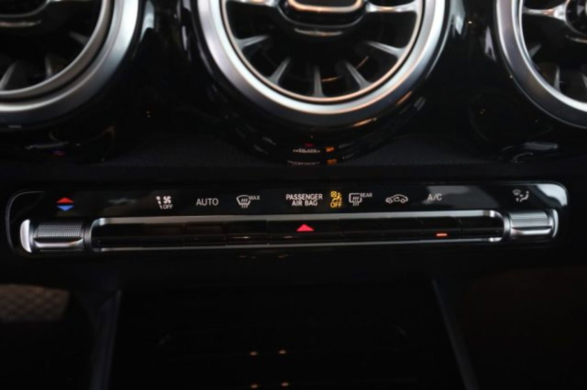 Mercedes-Benz GLB 200 d Progressive Advanced Plus auto (13)