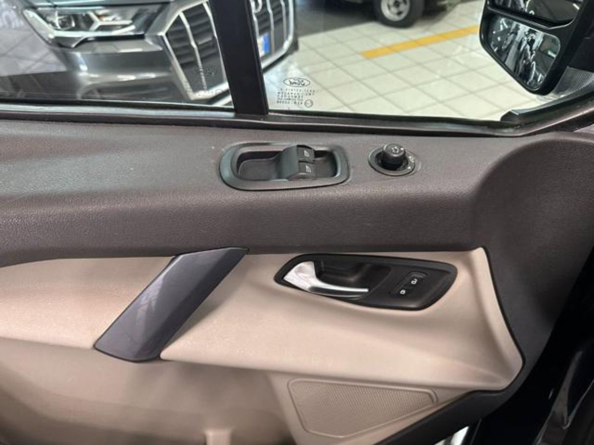 Ford Tourneo Custom 300 2.2 TDCi 155CV PL Trend (16)