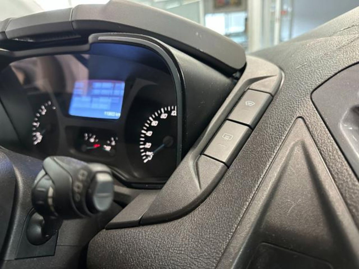 Ford Tourneo Custom 300 2.2 TDCi 155CV PL Trend (19)