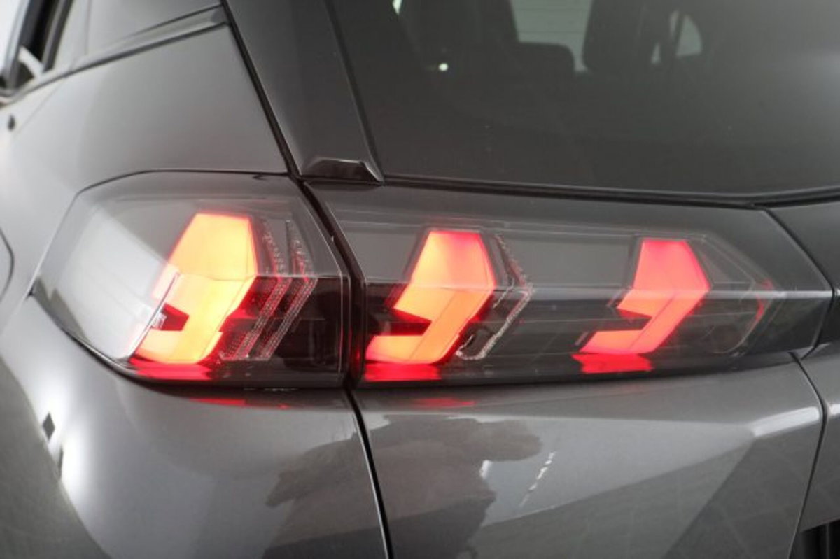 Peugeot 2008 PureTech 130 S&S EAT8 Allure Pack (10)