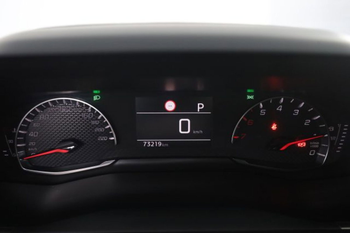 Peugeot 2008 PureTech 130 S&S EAT8 Allure Pack (7)
