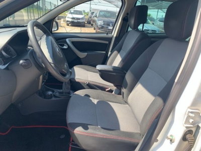 Dacia Duster 1.5 dCi 110CV 4x2 Lauréate (9)