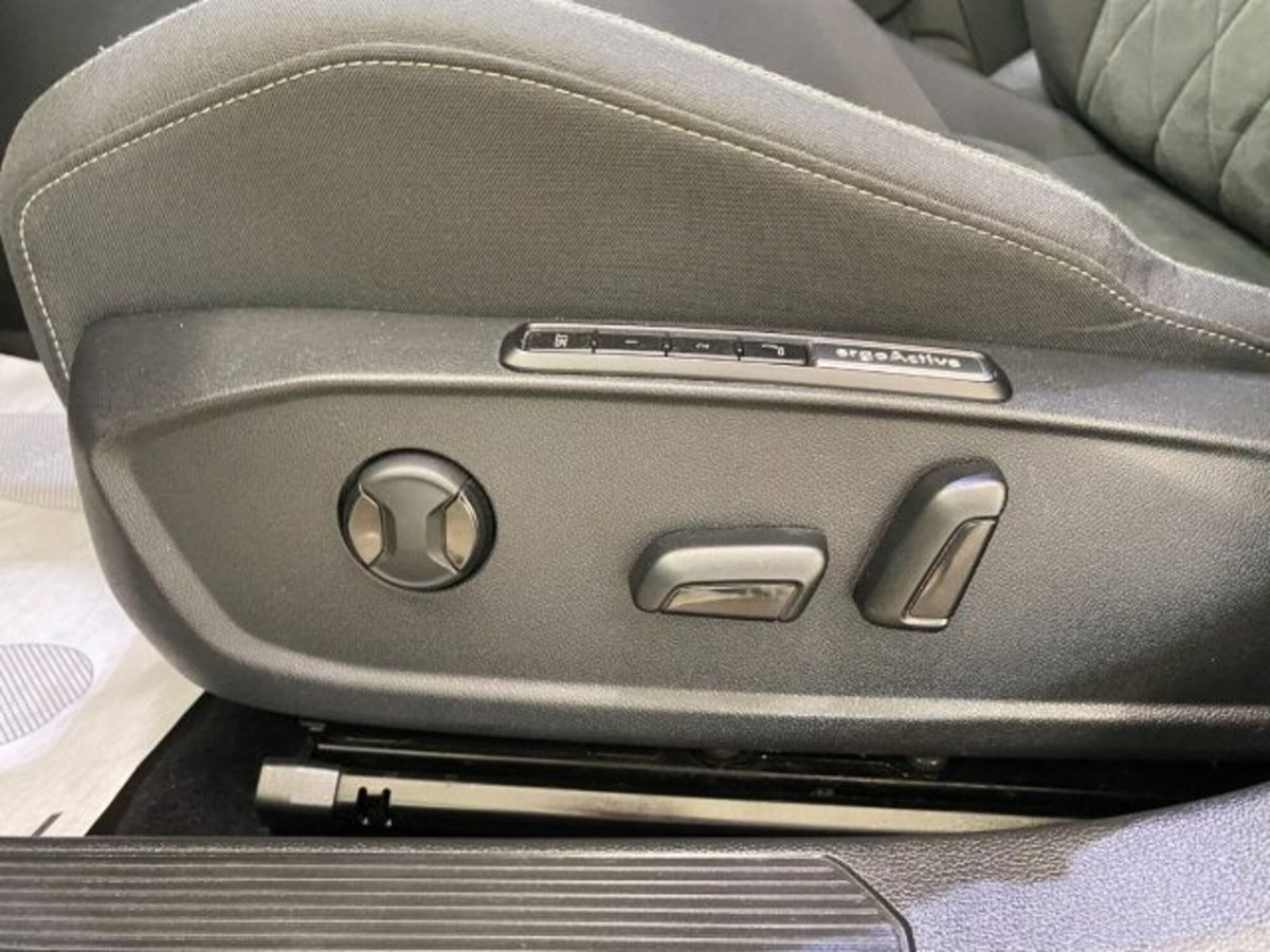 Volkswagen Golf 1.4 TSI eHYBRID 204 CV DSG Style (16)