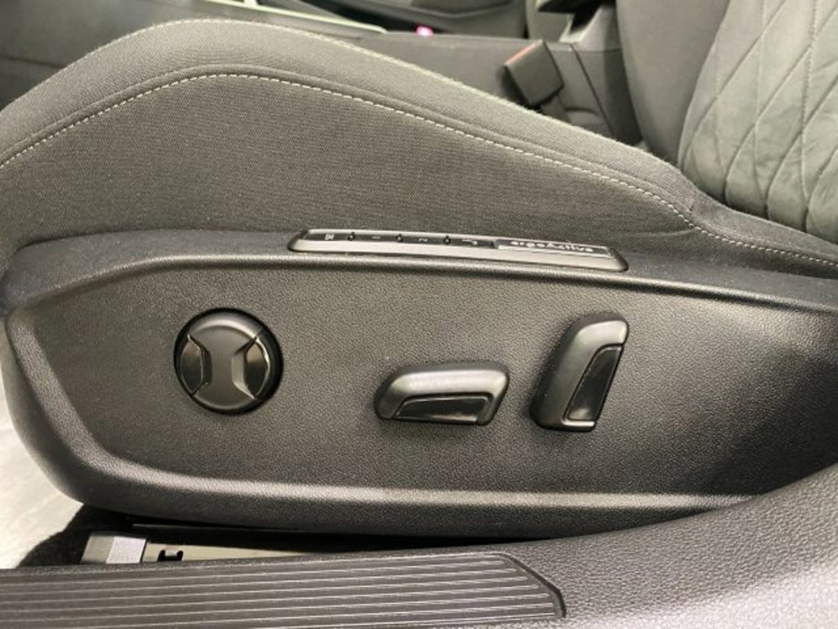 Volkswagen Golf 1.5 eTSI 130 CV EVO ACT DSG Style (17)