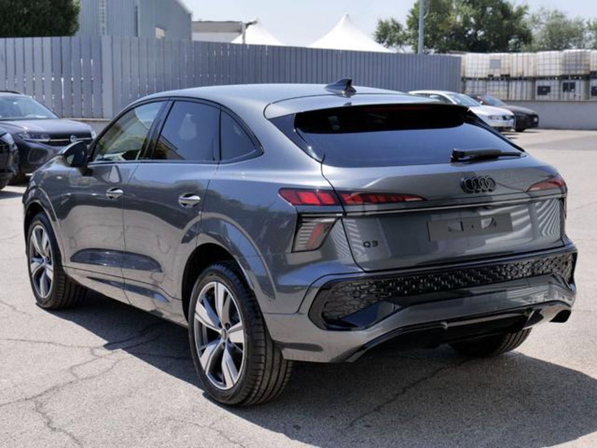 Audi Q3 Sportback 2.0 tdi S line edition 150cv s-tronic (3)