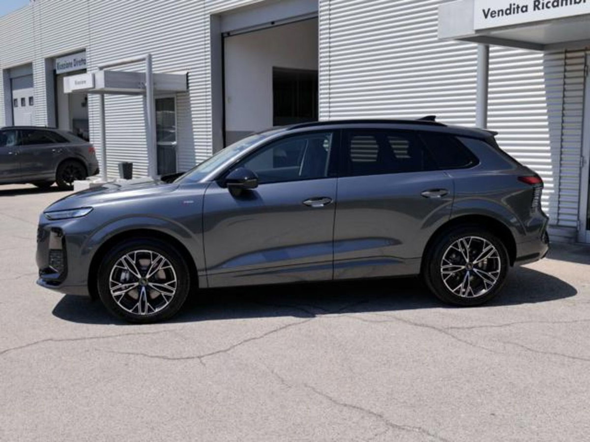 Audi Q3 Sportback 2.0 tdi S line edition 150cv s-tronic (2)