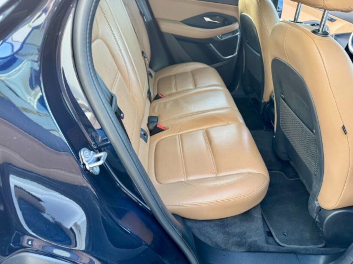 Jaguar E-Pace 2.0D I4 163 CV AWD Auto SE (10)