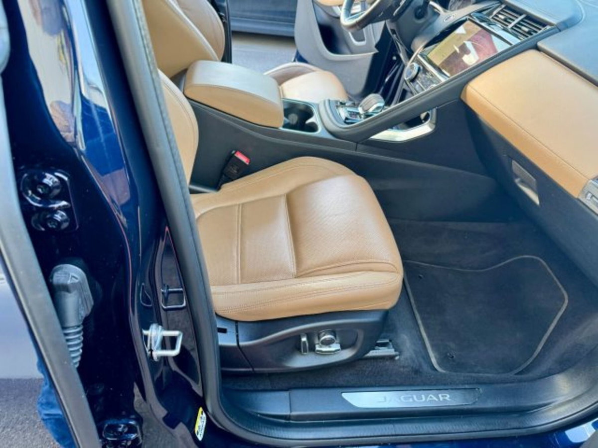 Jaguar E-Pace 2.0D I4 163 CV AWD Auto SE (11)