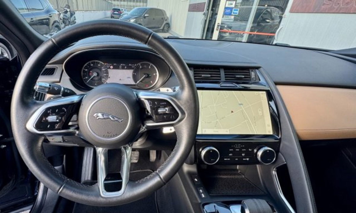 Jaguar E-Pace 2.0D I4 163 CV AWD Auto SE (12)