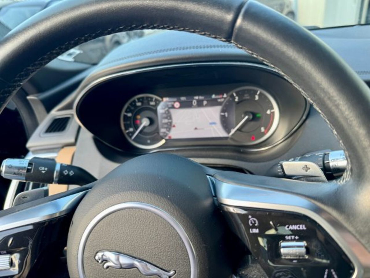 Jaguar E-Pace 2.0D I4 163 CV AWD Auto SE (15)