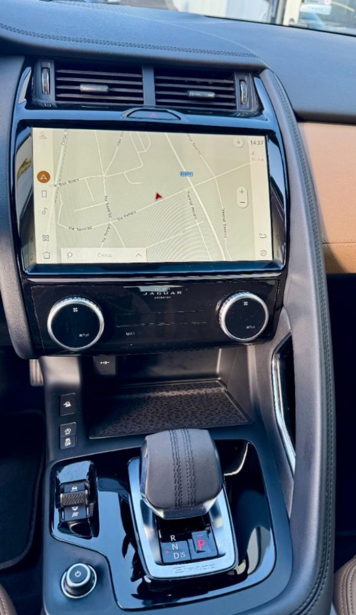 Jaguar E-Pace 2.0D I4 163 CV AWD Auto SE (17)