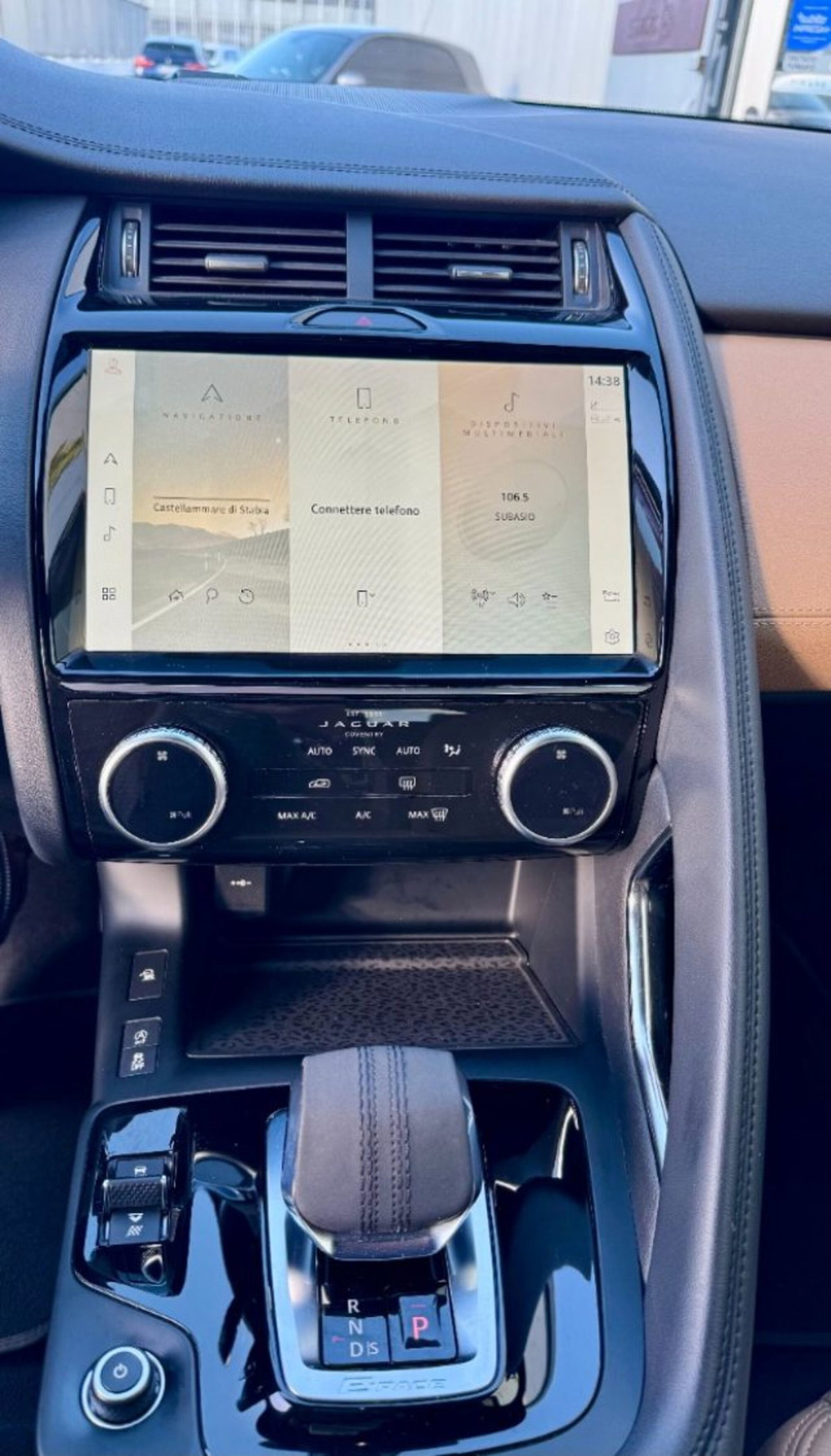 Jaguar E-Pace 2.0D I4 163 CV AWD Auto SE (18)