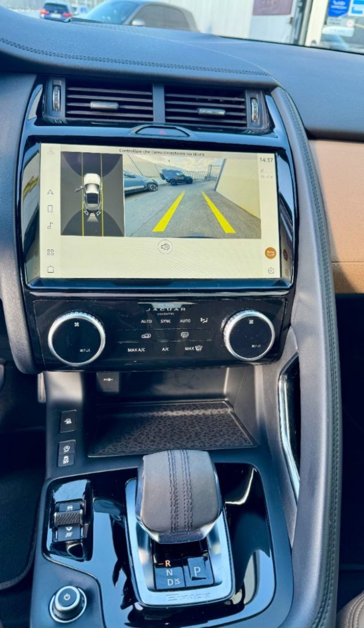 Jaguar E-Pace 2.0D I4 163 CV AWD Auto SE (19)