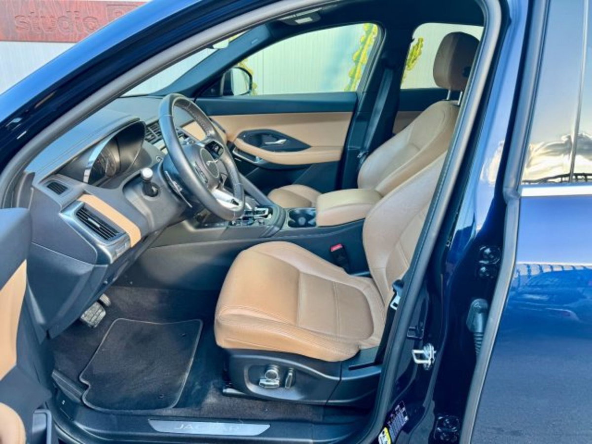 Jaguar E-Pace 2.0D I4 163 CV AWD Auto SE (8)
