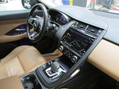 Jaguar E-Pace 2.0D I4 163 CV R-Dynamic SE (15)