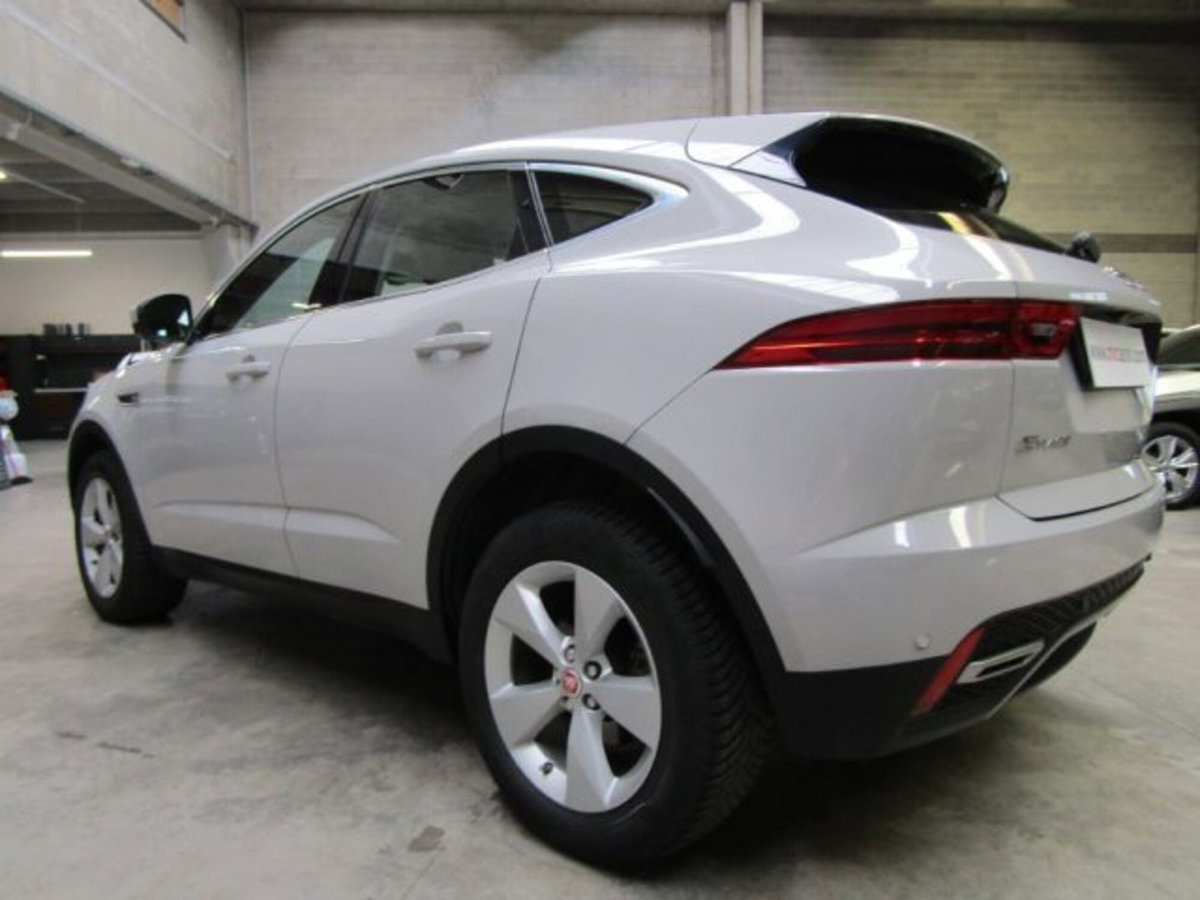 Jaguar E-Pace 2.0D I4 163 CV R-Dynamic SE (6)