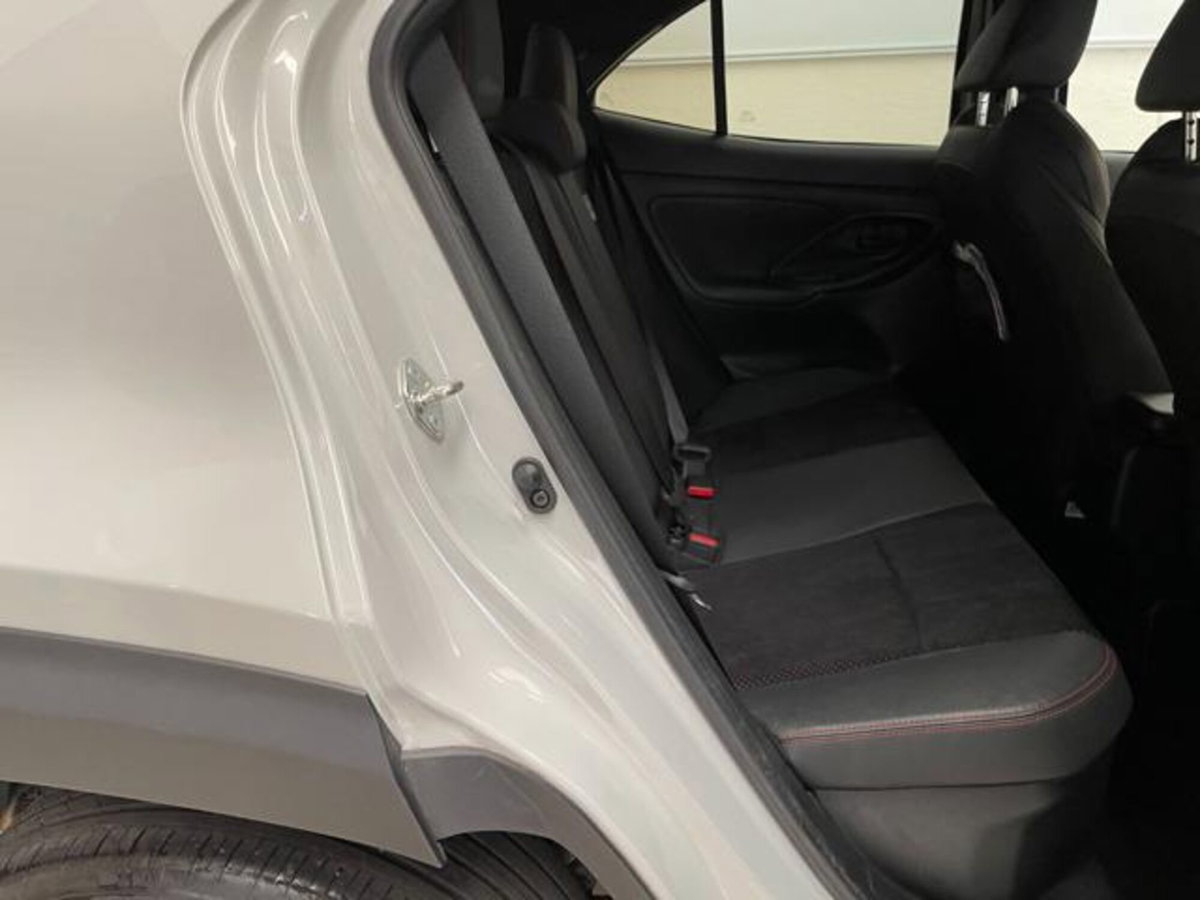 Toyota Yaris Cross 1.5h GR Sport Black Sky fwd 116cv e-cvt (13)