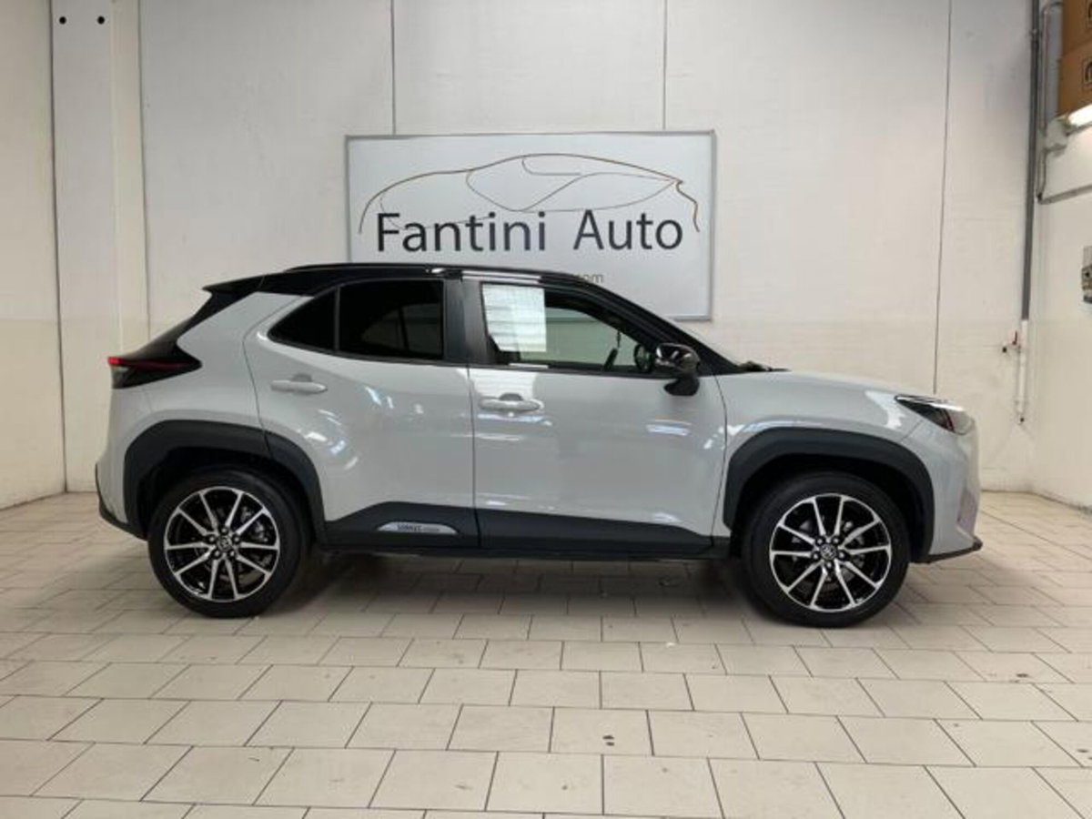 Toyota Yaris Cross 1.5h GR Sport Black Sky fwd 116cv e-cvt (2)