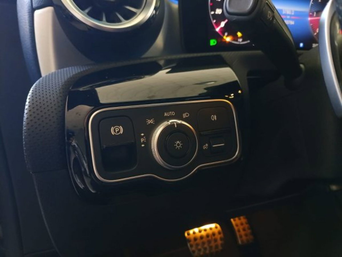 Mercedes-Benz CLA 180 d Automatic Premium (14)