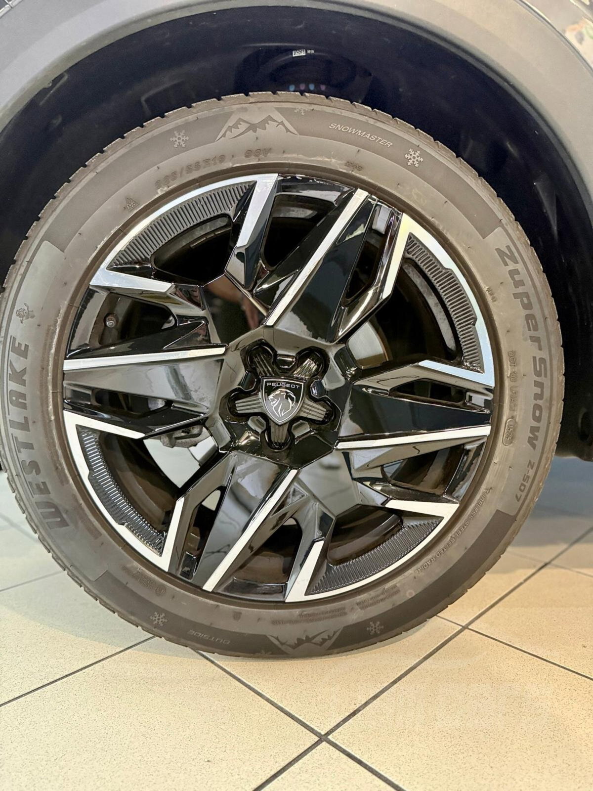Peugeot 3008 1.2 hybrid GT Exclusive 145cv e-dcs6 (10)