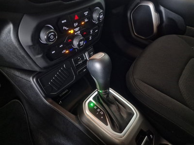 Jeep Renegade 1.3 T4 DDCT Limited (8)