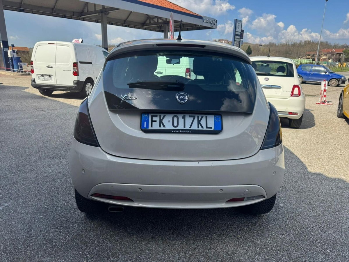 Lancia Ypsilon 1.3 MJT 16V 95 CV 5 porte S&S Silver (4)