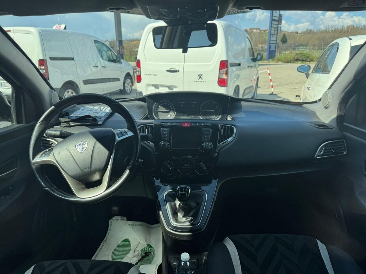 Lancia Ypsilon 1.3 MJT 16V 95 CV 5 porte S&S Silver (5)