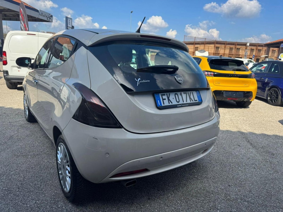 Lancia Ypsilon 1.3 MJT 16V 95 CV 5 porte S&S Silver (6)