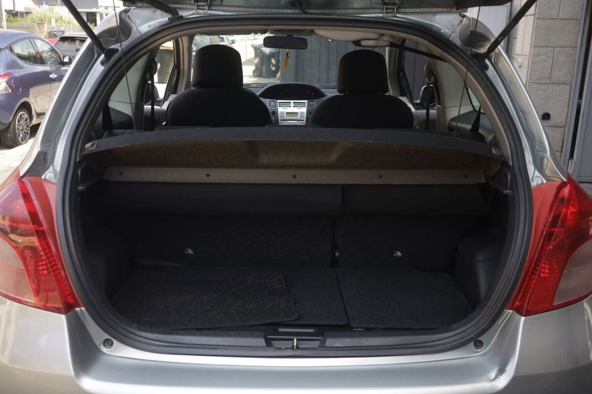 Toyota Yaris 1.0 3 porte Sol (18)