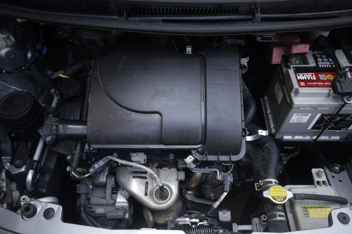 Toyota Yaris 1.0 3 porte Sol (19)