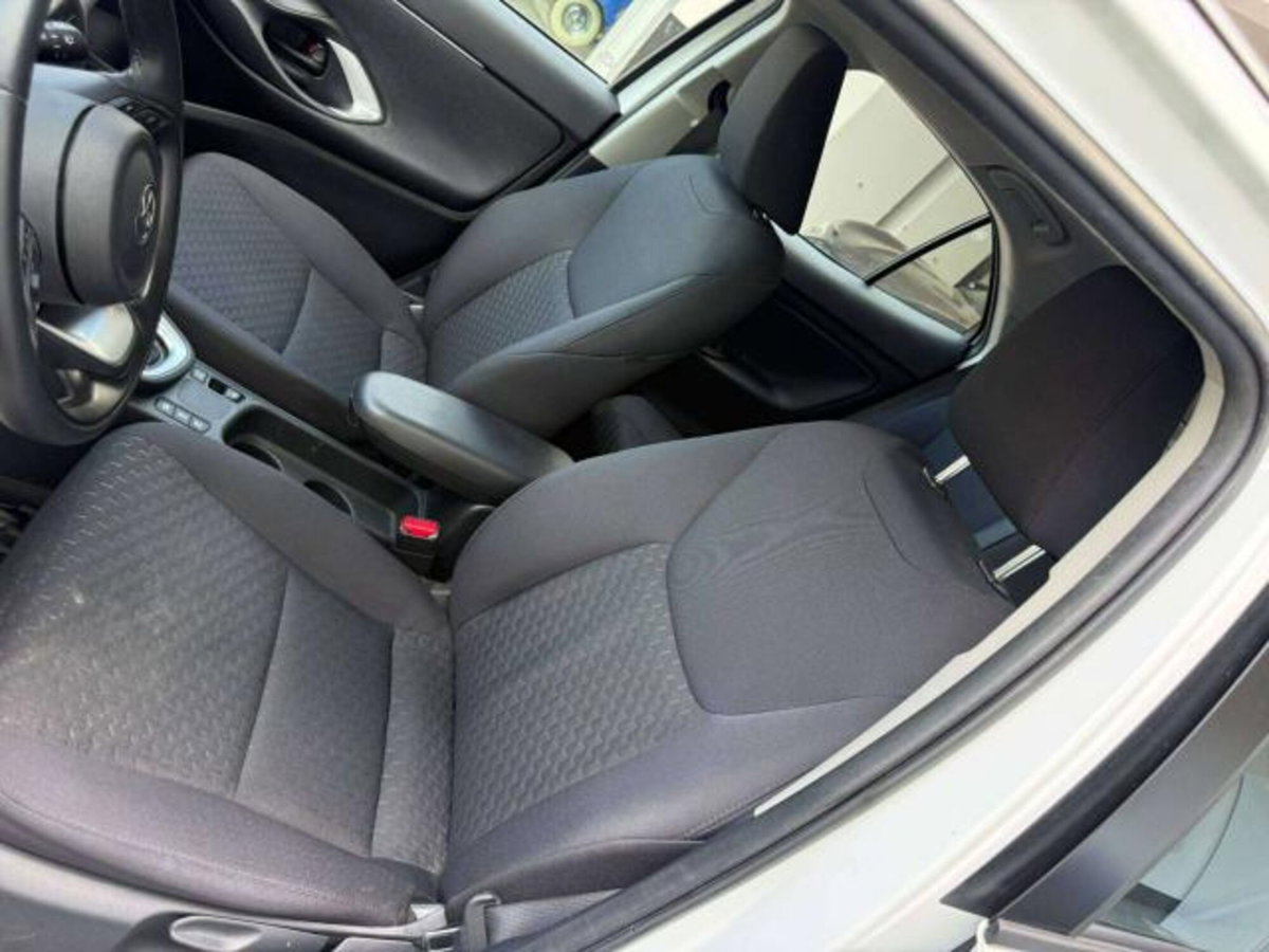 Toyota Yaris Cross Active fwd 115cv e-cvt (8)