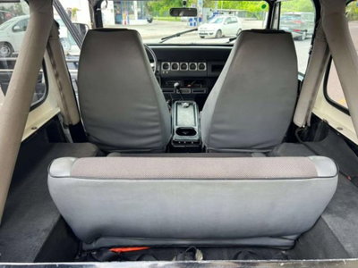 Jeep Wrangler 2.5 Laredo (11)