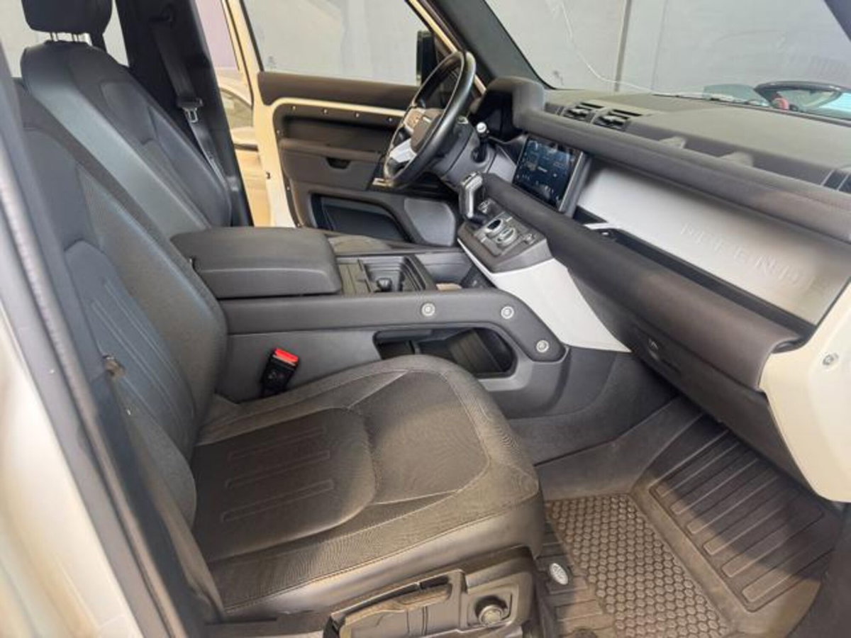 Land Rover Defender 110 2.0 SD4 AWD Auto SE (10)