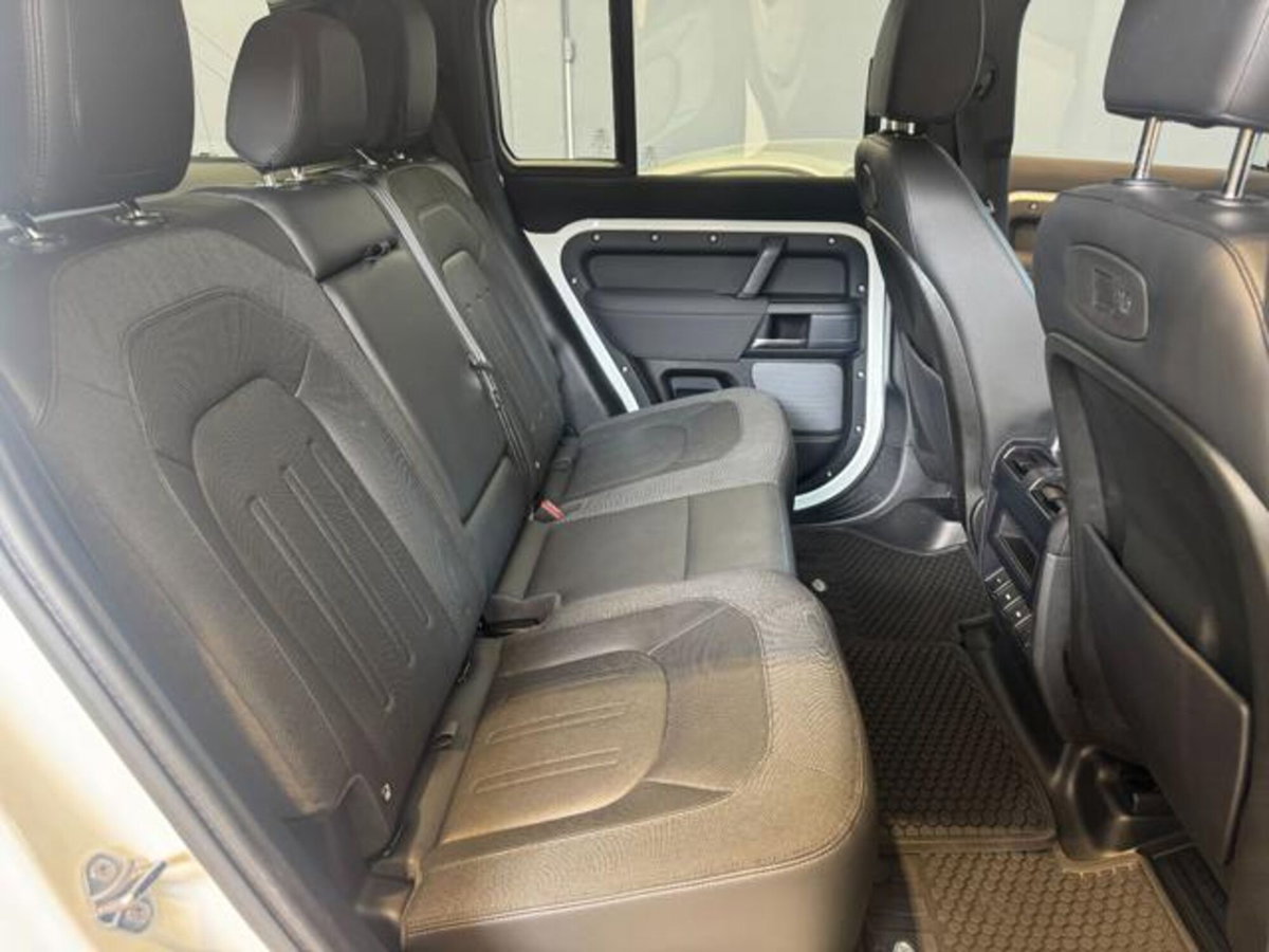 Land Rover Defender 110 2.0 SD4 AWD Auto SE (11)
