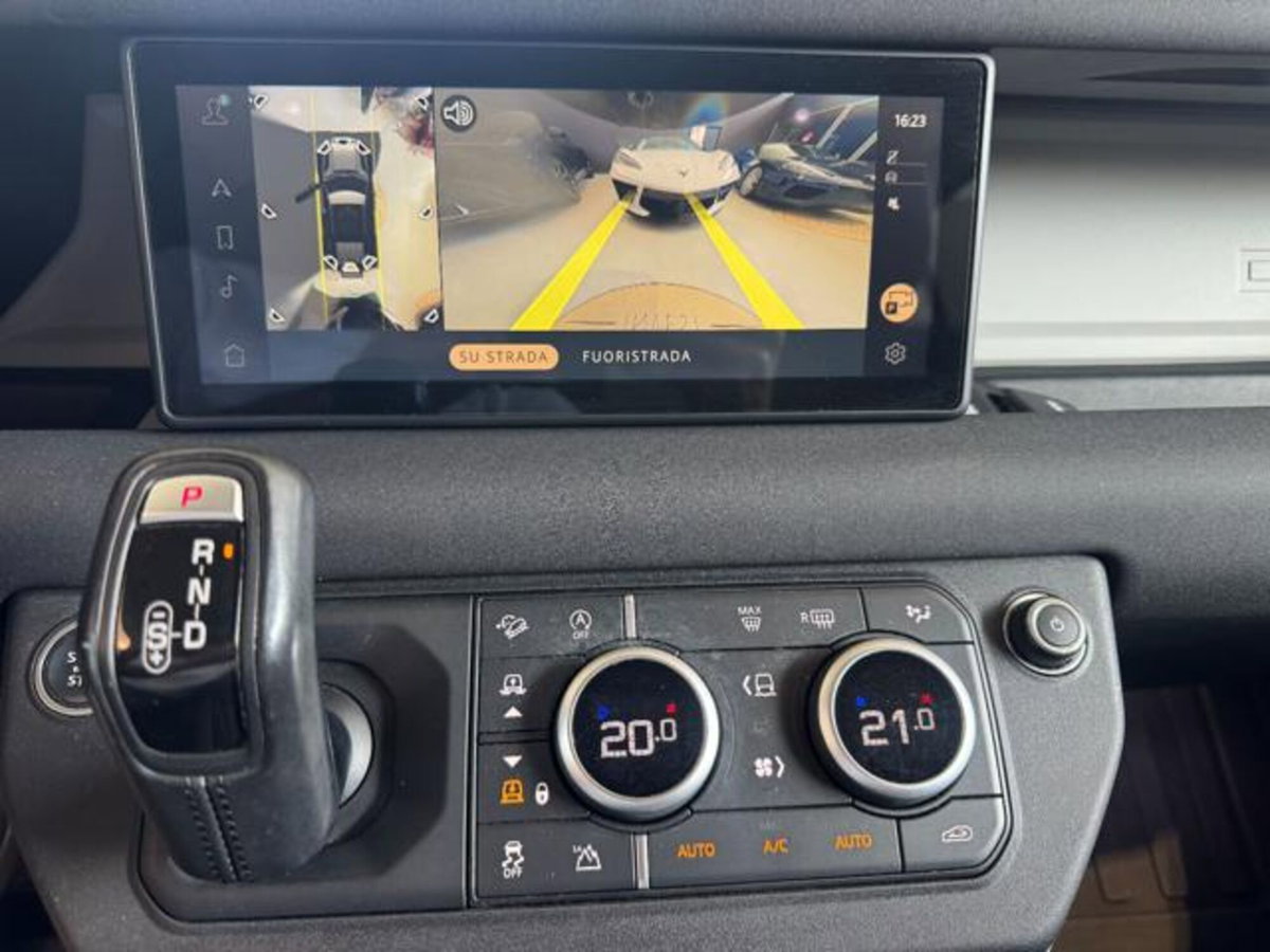 Land Rover Defender 110 2.0 SD4 AWD Auto SE (8)