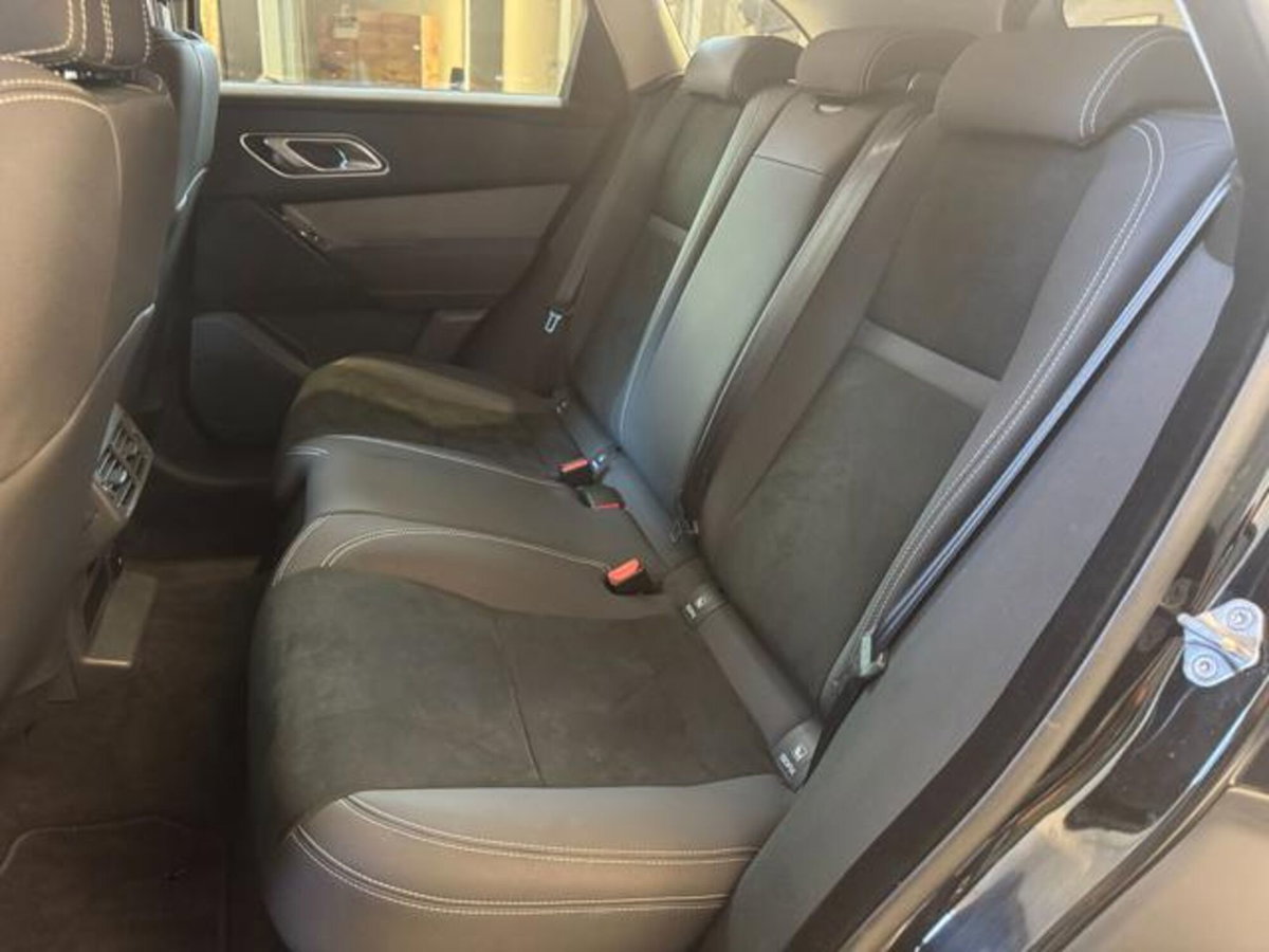 Land Rover Range Rover Velar 2.0D I4 180 CV (11)