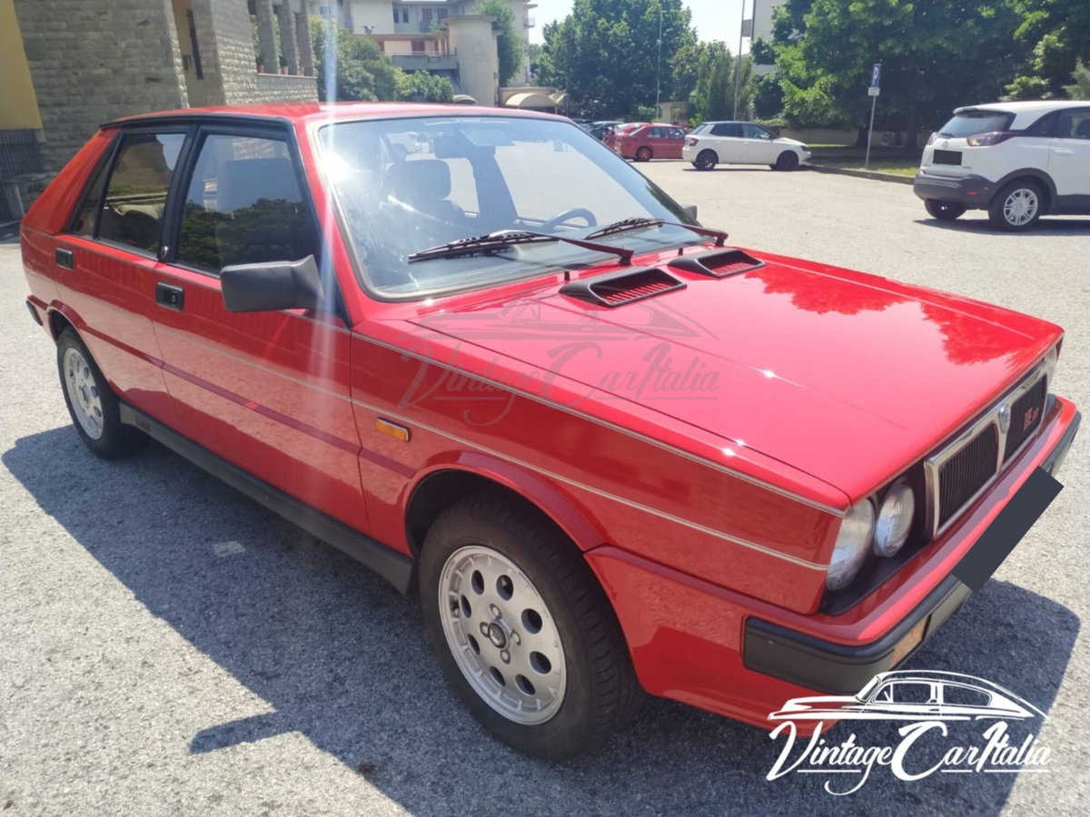 Lancia Delta turbo HF integrale (2)