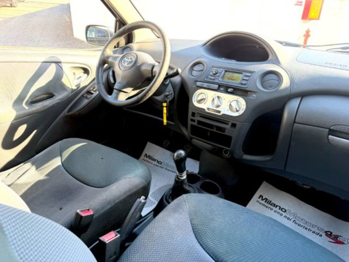 Toyota Yaris D-4D cat 5 porte Sol (11)