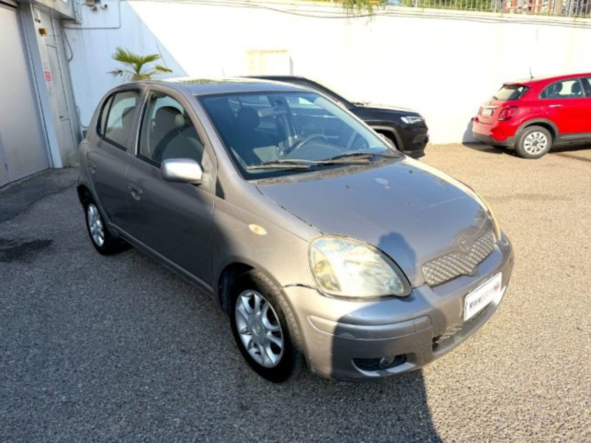 Toyota Yaris D-4D cat 5 porte Sol (2)