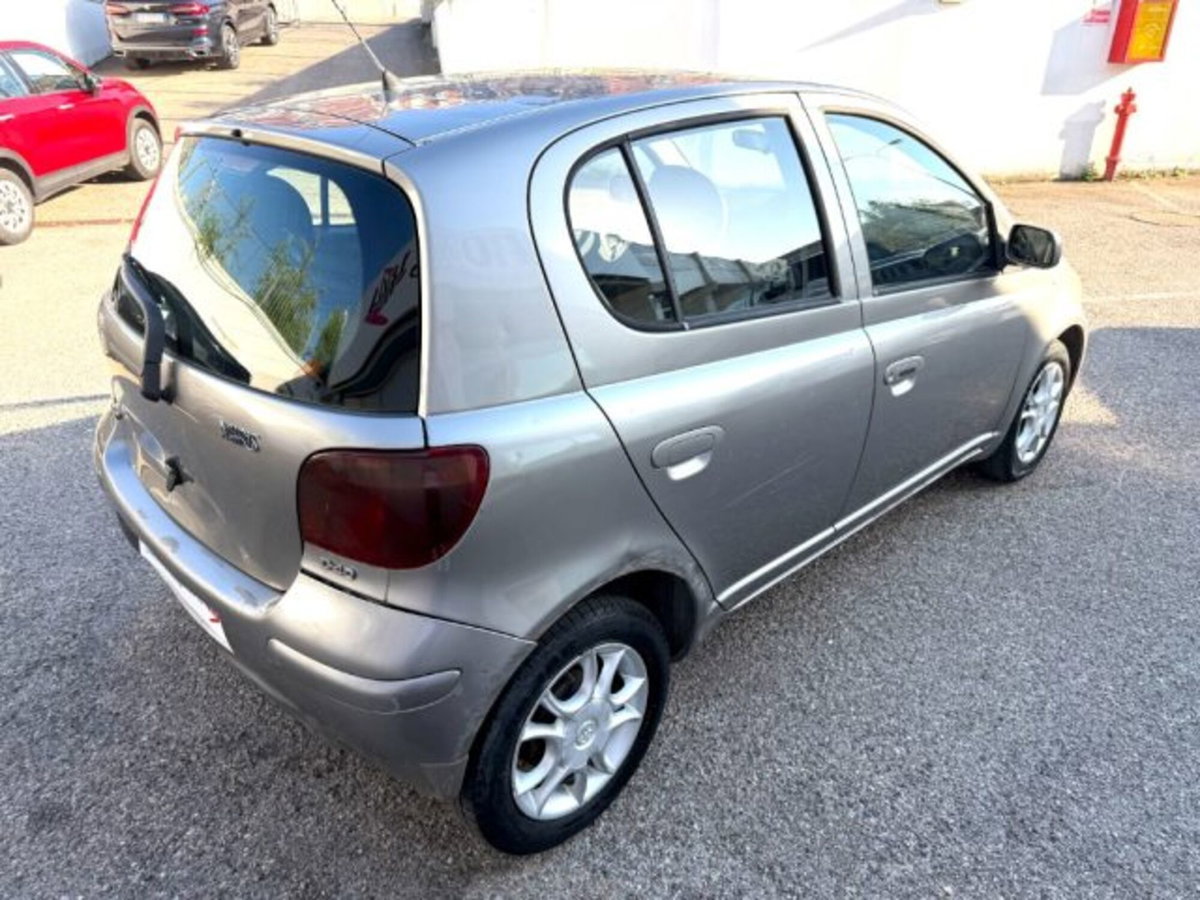 Toyota Yaris D-4D cat 5 porte Sol (3)