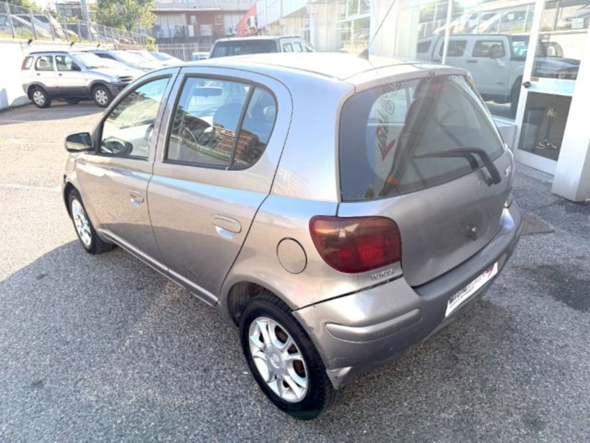 Toyota Yaris D-4D cat 5 porte Sol (4)