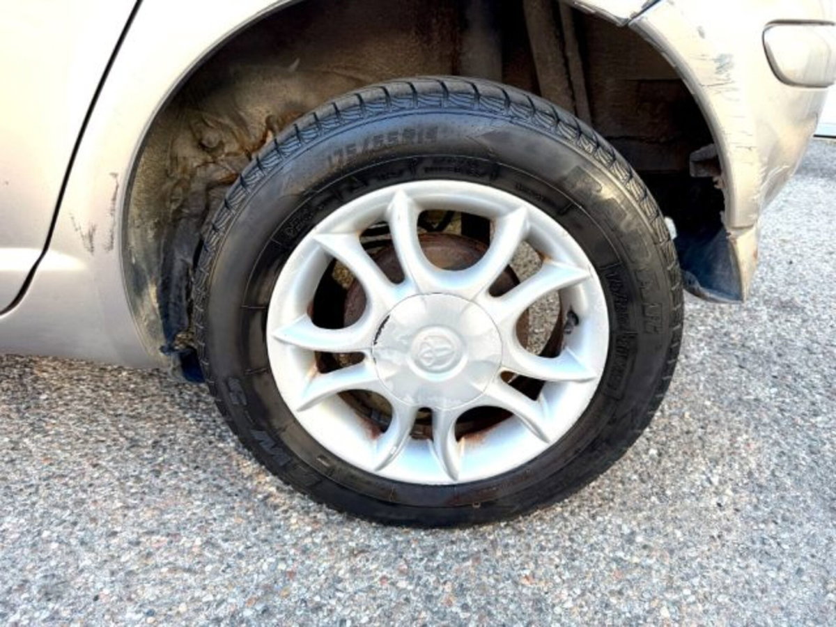 Toyota Yaris D-4D cat 5 porte Sol (7)