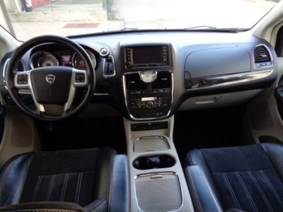 Lancia Voyager 2.8 Turbodiesel Platinum 177 CV (9)