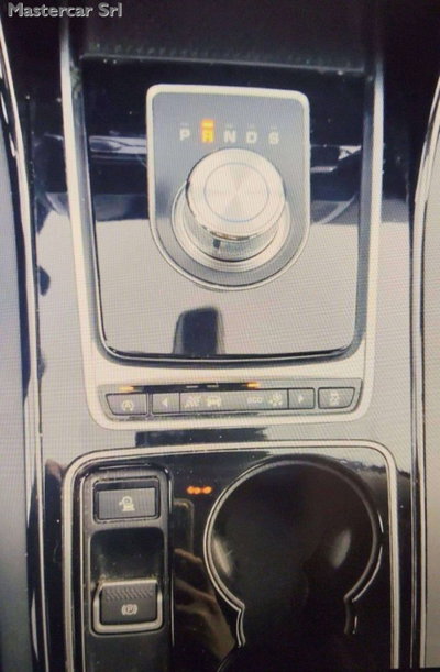 Jaguar XE 2.0 D Turbo 180CV Pure (10)