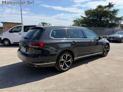 Volkswagen Passat Variant 2.0 TDI SCR 200 CV 4MOTION DSG Executive (6)