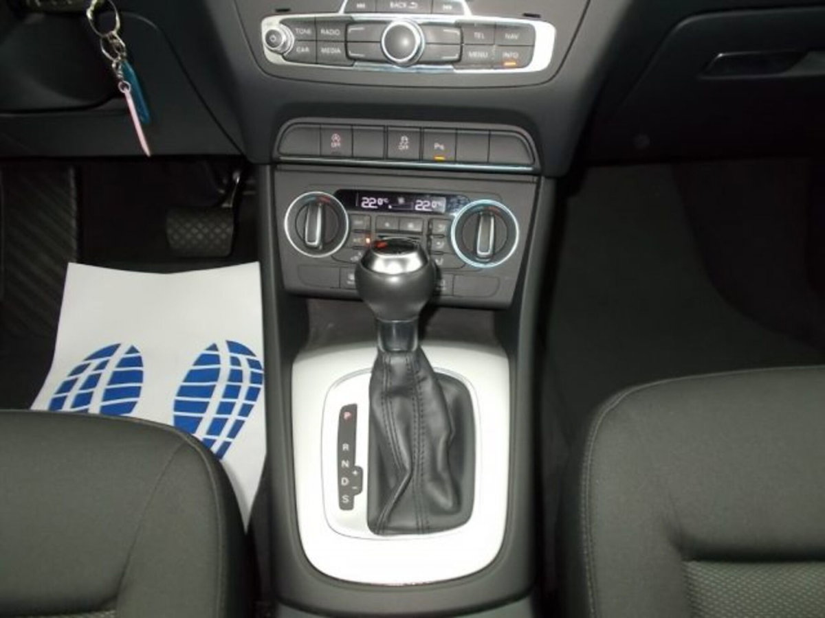 Audi Q3 2.0 TDI 120 CV S tronic Business (11)