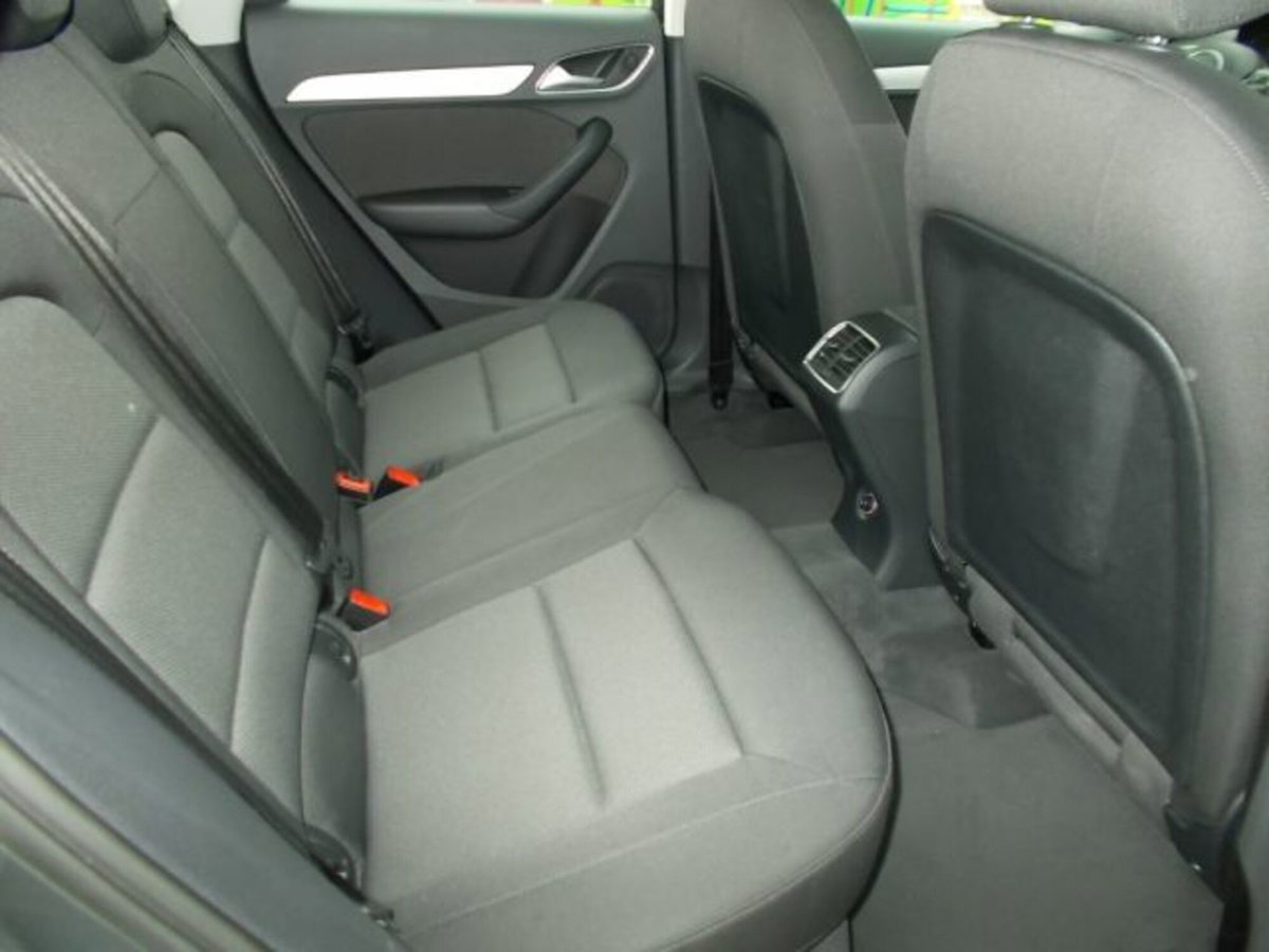 Audi Q3 2.0 TDI 120 CV S tronic Business (12)