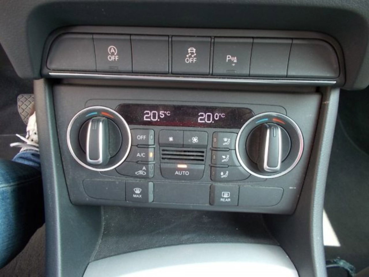 Audi Q3 2.0 TDI 120 CV S tronic Business (16)